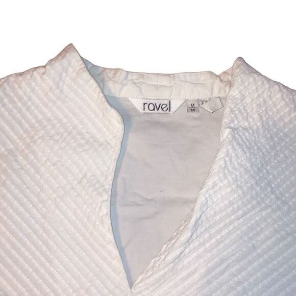 Ravel Size Medium Shirred White V Neck Side Zip Long Sleeve Dress Shirt Blouse - Picture 3 of 3